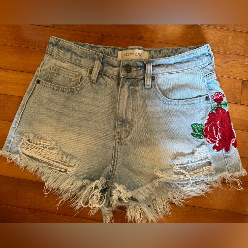 Hidden Jeans - Distressed Shorts with Rose Embroidered